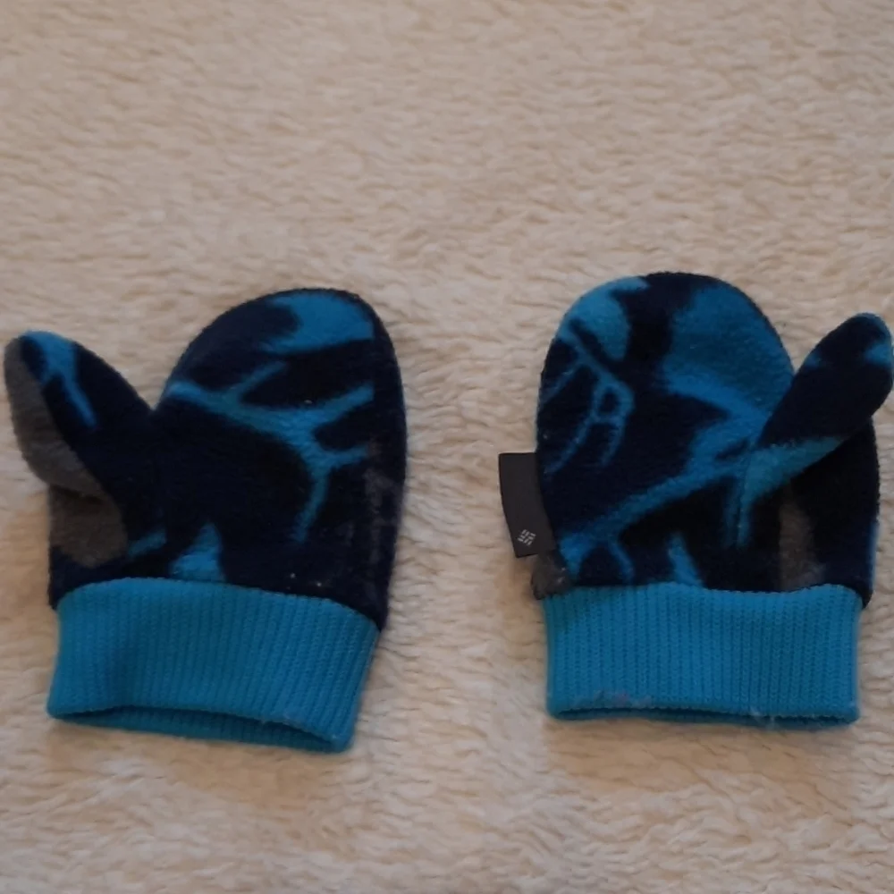 Columbia 2t blue camo print fleece mittens